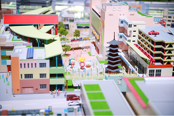 ロマンスカーミュージアムと同じ誕生日であるビナウォーク。海老名市のマスコットキャラクター・えび〜にゃを探してみましょう！